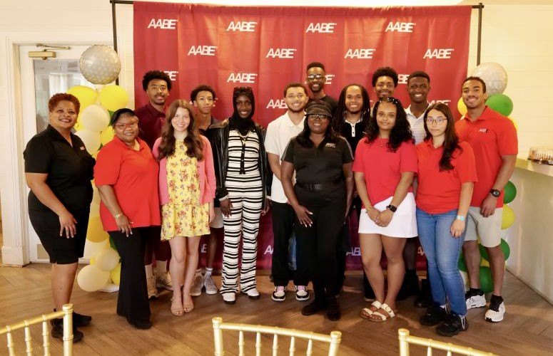 SJI's Employee Resource Group Awards $71,000 in Scholarships